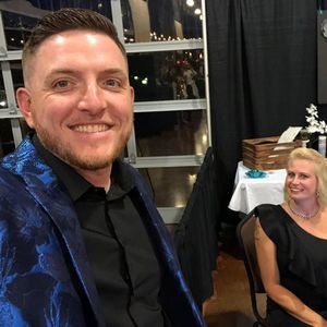 Meet your Posher, Dustin